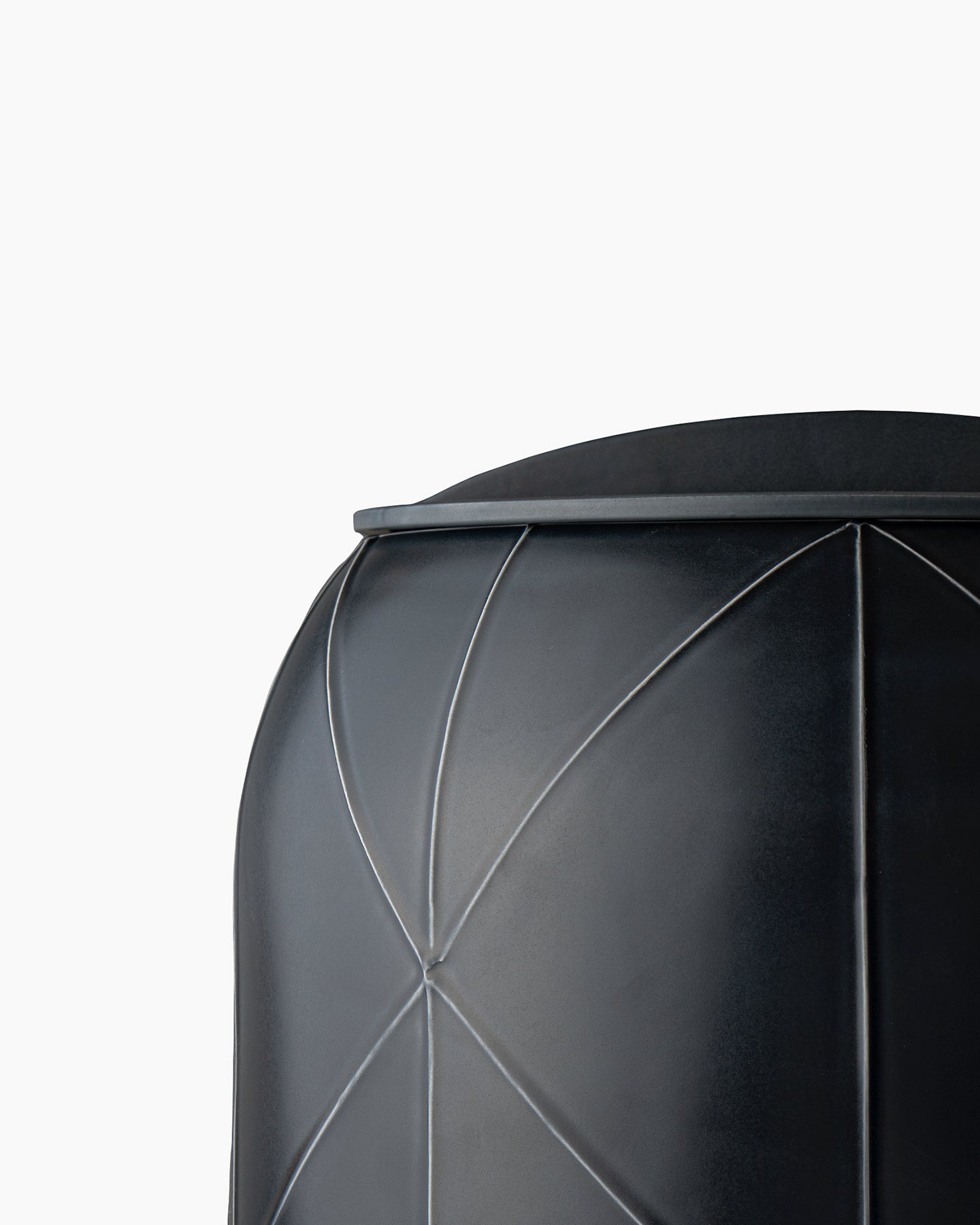 Vase with lid